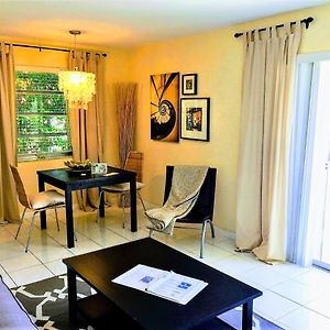 Zimmer mit 1 Schlafzimmer und mit Kingsize-Bett